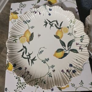 Pottery Barn Lemon Scalloped Melamime Set Of 4 Salad and 4 Dinner Plates
